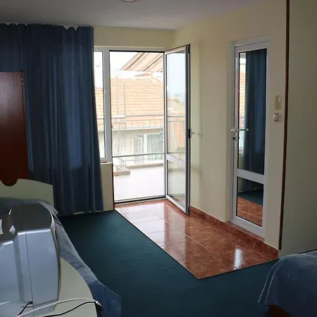 Nely Family Hotel